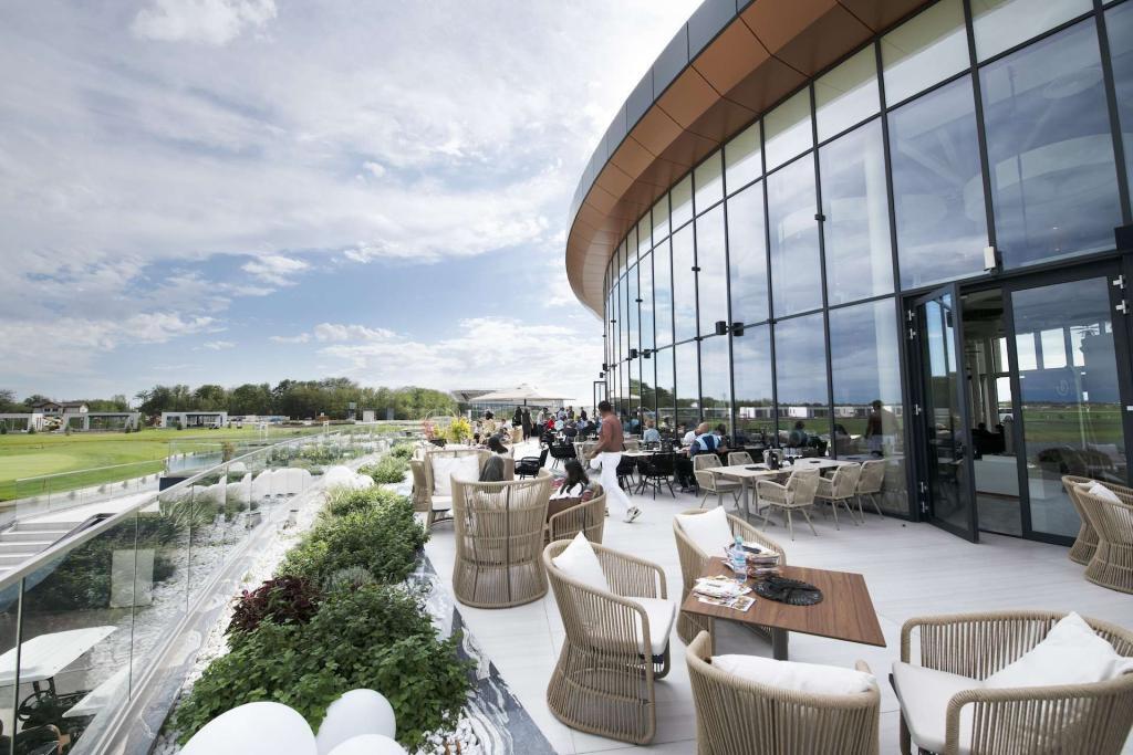240 - terrace - The Green - Loft - restaurant