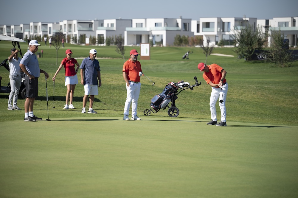 golf tournaments - players